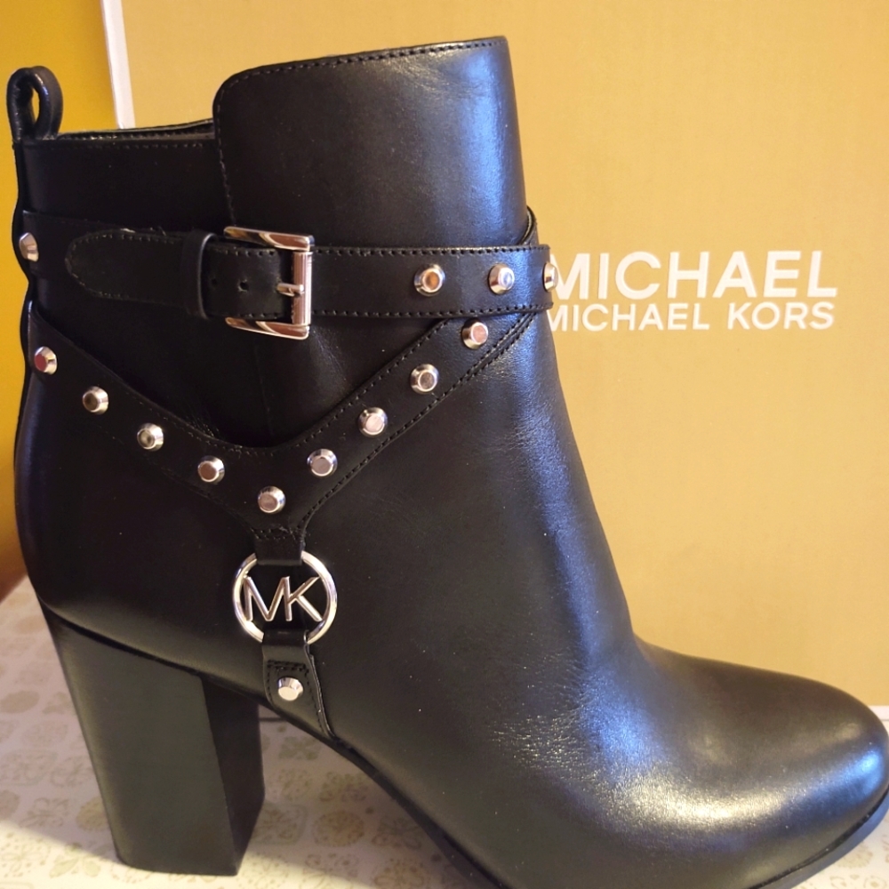 Michael Kors ankle boot - NEW IN BOX - Size 10